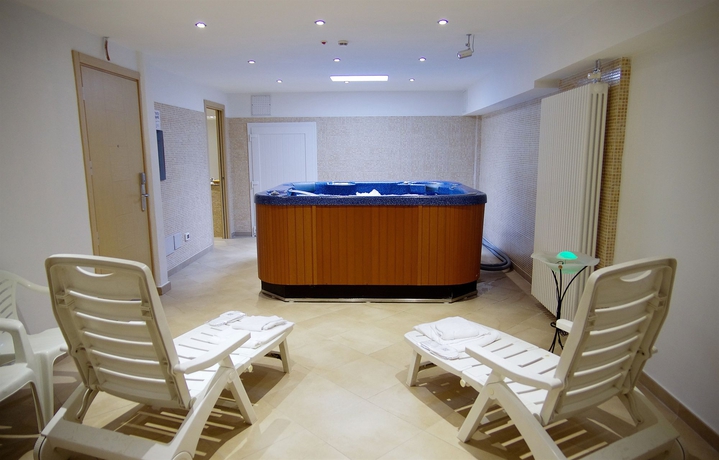 Imagen de la piscina del Bb 10 Serpotta. Foto 14