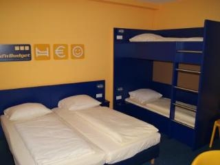 Imagen general del Bed'nbudget Expo-hostel Dorms. Foto 2