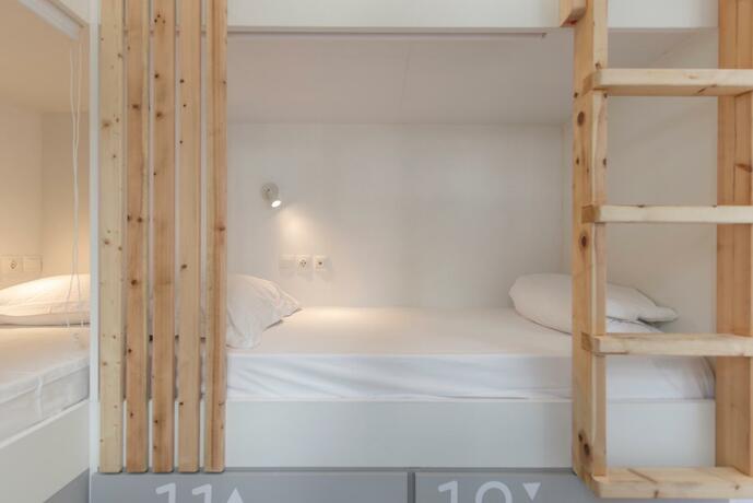 Imagen general del Bedspot Hostel, Old Port Fira. Foto 1