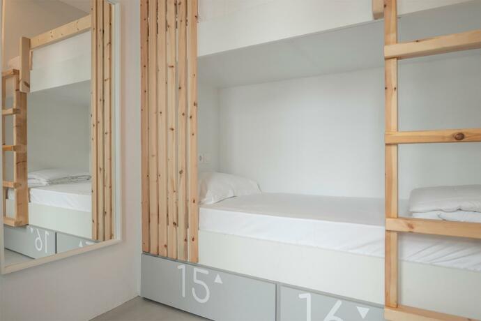 Imagen general del Bedspot Hostel, Old Port Fira. Foto 6