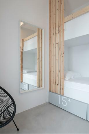 Imagen general del Bedspot Hostel, Old Port Fira. Foto 10