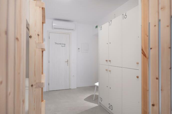 Imagen general del Bedspot Hostel, Old Port Fira. Foto 14