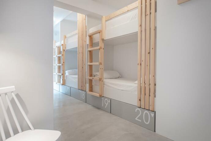 Imagen general del Bedspot Hostel, Old Port Fira. Foto 22