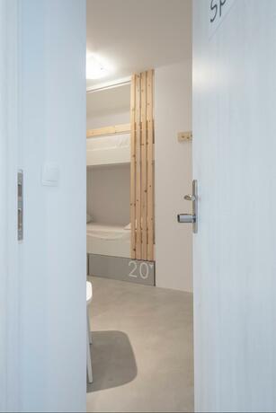 Imagen general del Bedspot Hostel, Old Port Fira. Foto 25
