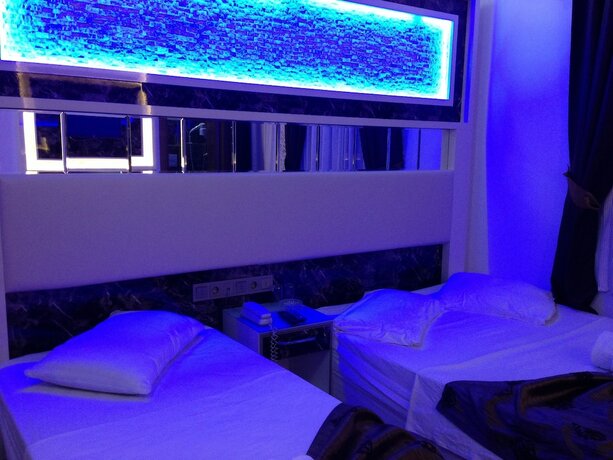 Imagen de la habitación del Behram Hotel. Foto 18