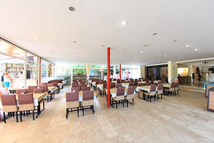 Imagen del bar/restaurante del Beldibi Beach Hotel, BELDIBI. Foto 3