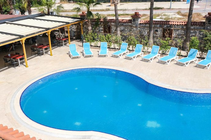 Imagen de la piscina del Beldibi Beach Hotel, BELDIBI. Foto 16