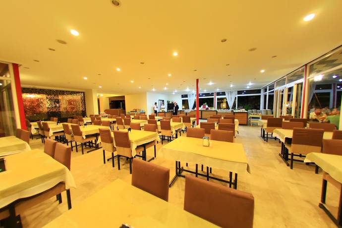 Imagen del bar/restaurante del Beldibi Beach Hotel, BELDIBI. Foto 4