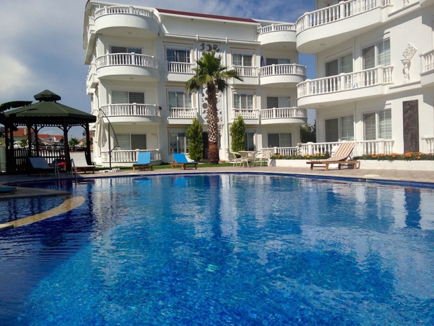Imagen de la piscina del Belka Golf Residence. Foto 17