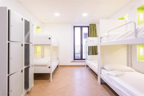 Imagen de la habitación del Benarrab&aacute; Hostel. Foto 14
