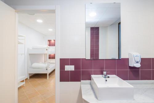 Imagen de la habitación del Benarrab&aacute; Hostel. Foto 17