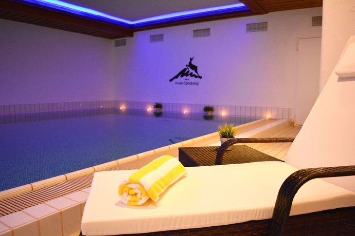 Imagen de la piscina del Berg- und Aktivhotel Edelsberg. Foto 19