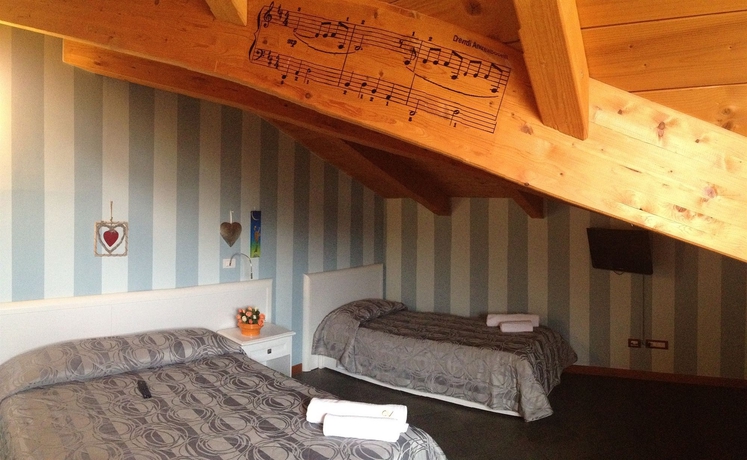 Imagen de la habitación del Bergamo Infinita. Foto 15