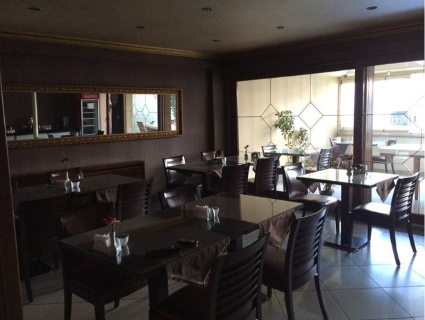 Imagen del bar/restaurante del Berlitz Hotel. Foto 2