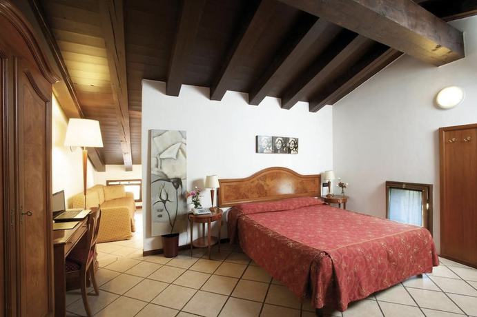 Imagen de la habitación del Bes Hotel La Muratella. Foto 11