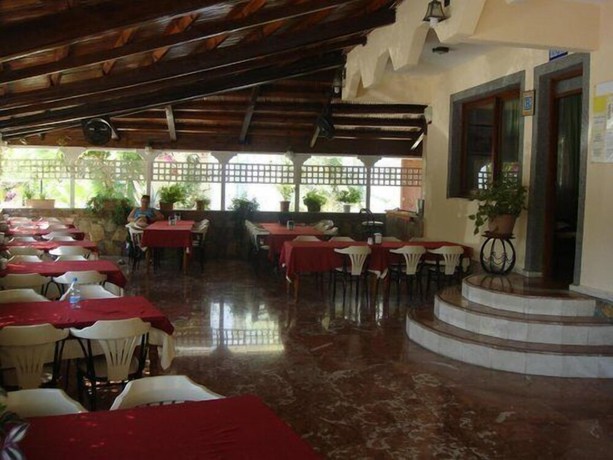 Imagen del bar/restaurante del Besik Hotel. Foto 5
