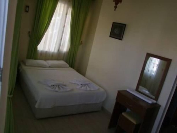 Imagen de la habitación del Besik Hotel. Foto 15