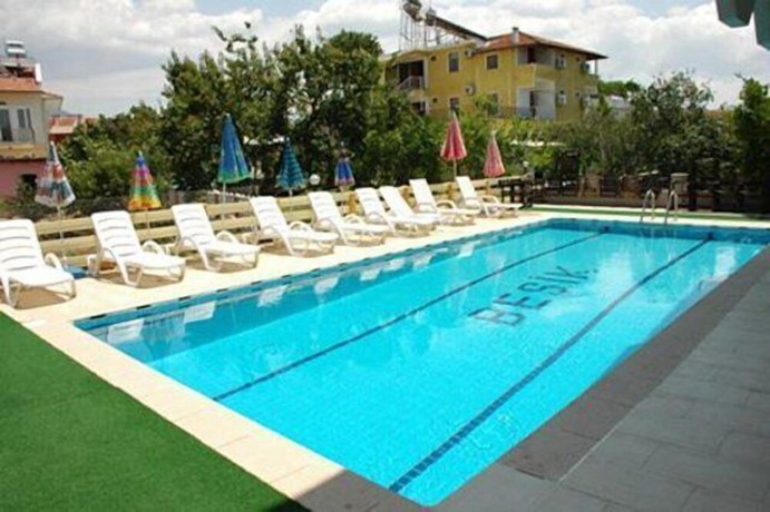 Imagen de la piscina del Besik Hotel. Foto 20