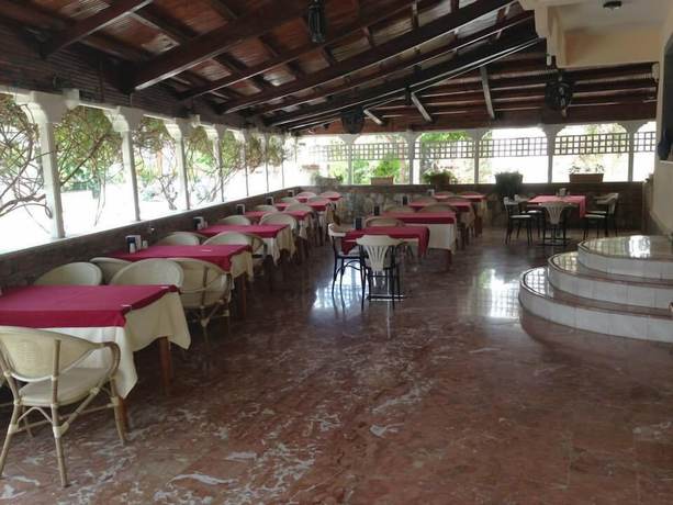 Imagen del bar/restaurante del Besik Hotel. Foto 6