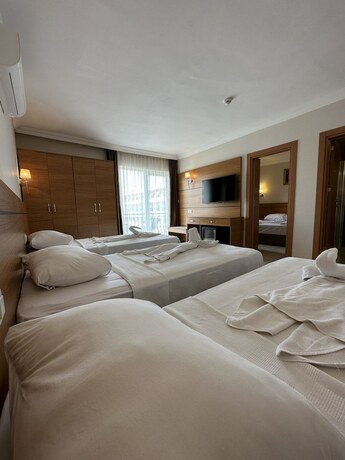 Imagen general del Beso Beach Hotel, &Ccedil;amyuva. Foto 10