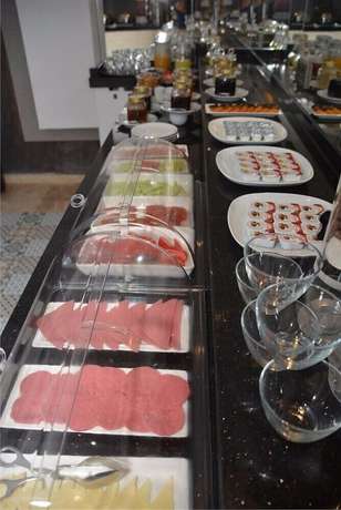 Imagen del bar/restaurante del Best Smyrna Hotel, Kusadasi. Foto 1