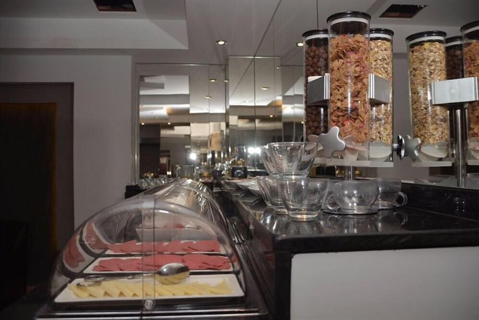 Imagen del bar/restaurante del Best Smyrna Hotel, Kusadasi. Foto 4