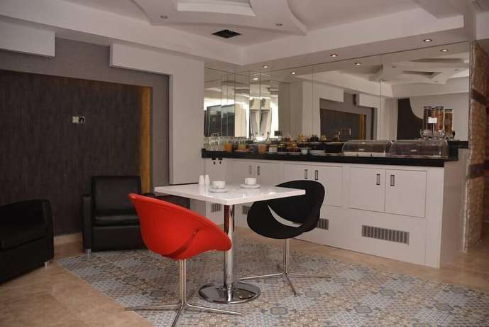 Imagen del bar/restaurante del Best Smyrna Hotel, Kusadasi. Foto 6