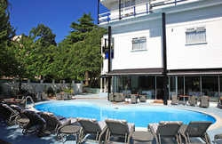 Imagen de la piscina del Best Western Gleneagles. Foto 5