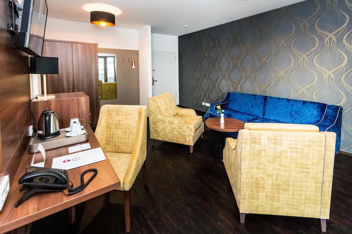 Imagen de la habitación del Best Western Plus Royal Suites. Foto 15