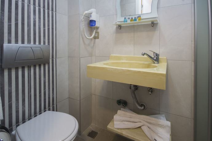 Imagen de la habitación del Bestur Hotel. Foto 17