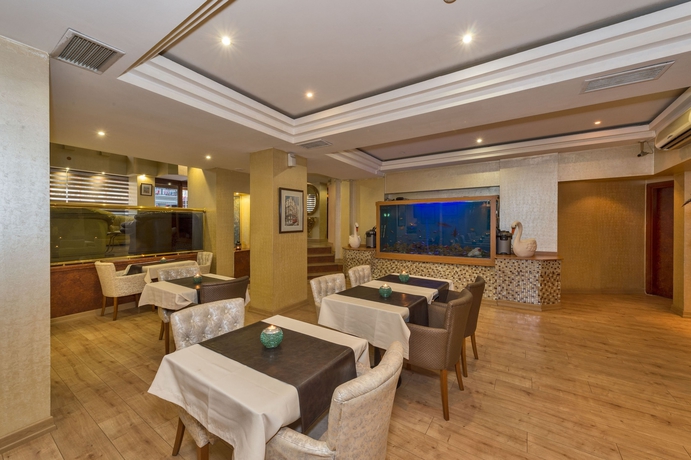 Imagen del bar/restaurante del Beyaz Kuğu Hotel. Foto 5