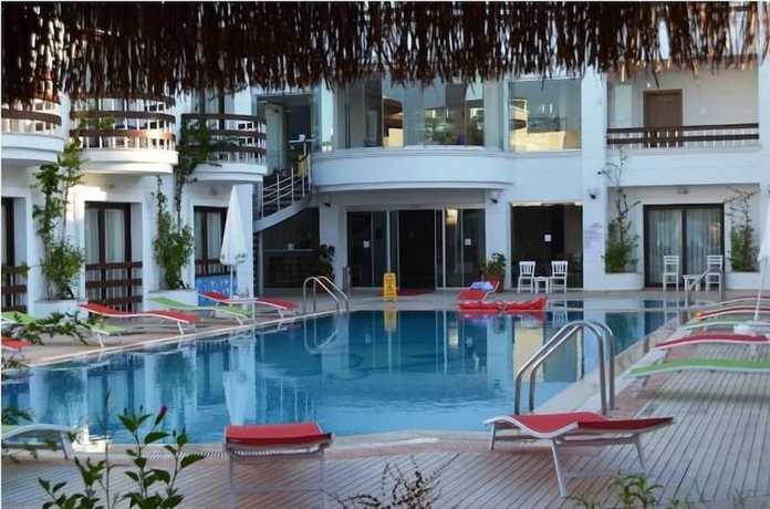 Imagen de la piscina del Beyaz Suite Hotel. Foto 14