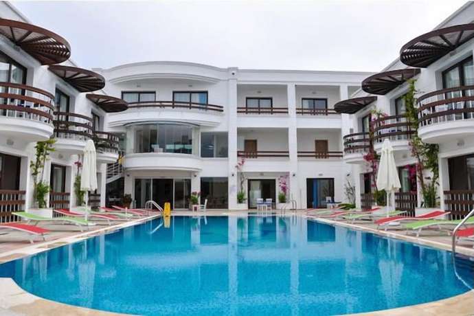 Imagen de la piscina del Beyaz Suite Hotel. Foto 15