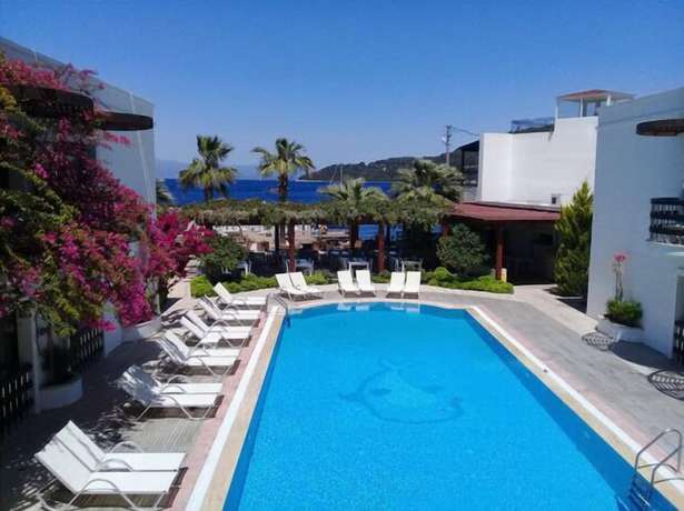Imagen de la piscina del Beyaz Suite Hotel. Foto 17