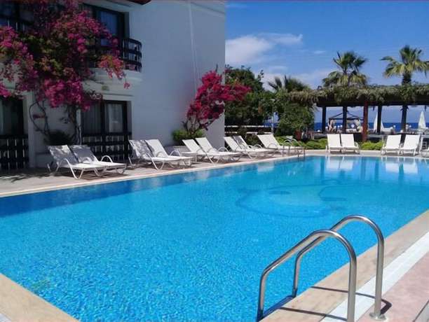Imagen de la piscina del Beyaz Suite Hotel. Foto 19