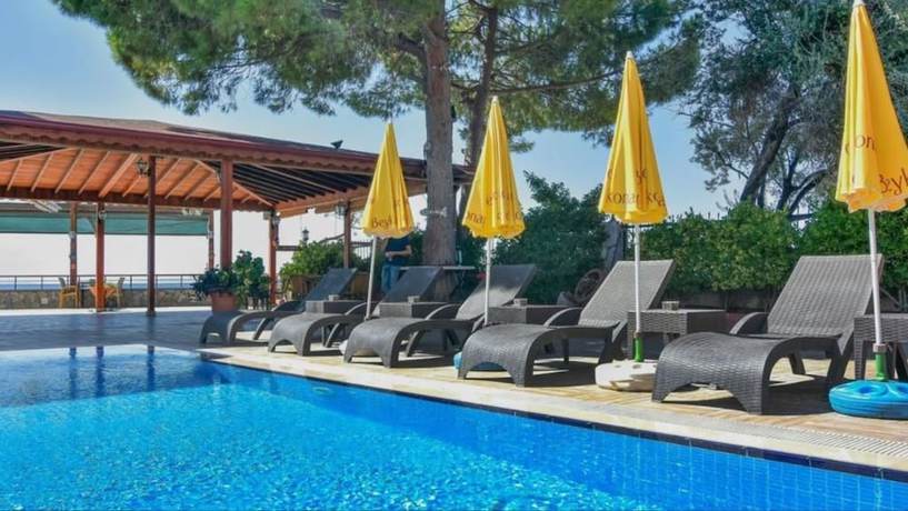Imagen de la piscina del Beykonagi Hotel. Foto 19