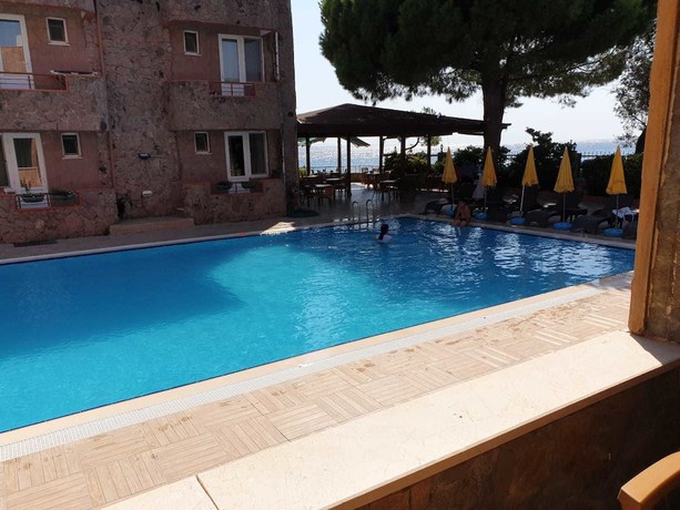 Imagen de la piscina del Beykonagi Hotel. Foto 20