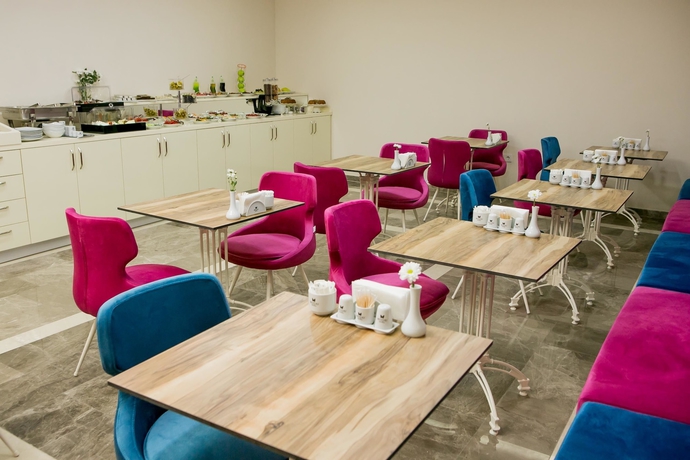 Imagen del bar/restaurante del Beyzas Hotel and Suites. Foto 4