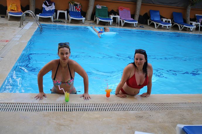 Imagen de la piscina del Bin Billa Hotel. Foto 19