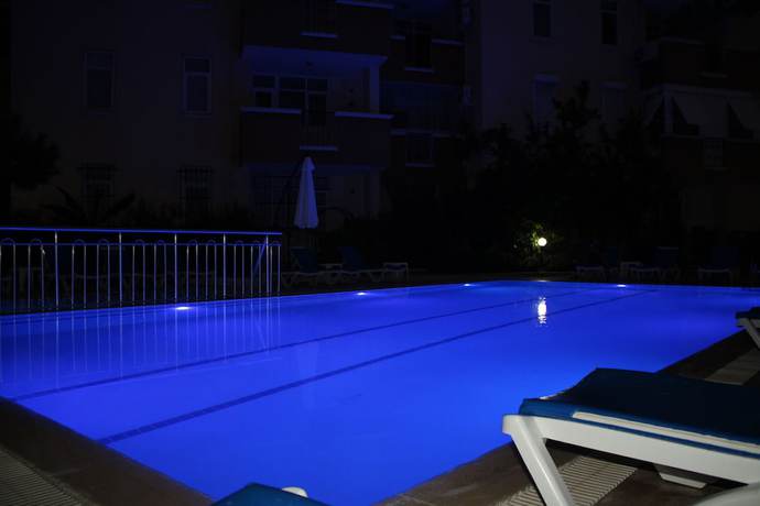 Imagen de la piscina del Bin Billa Hotel. Foto 20