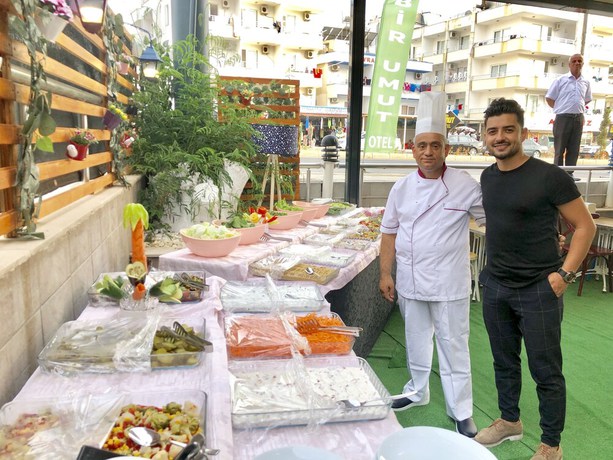 Imagen del bar/restaurante del Bir Umut Hotel. Foto 5