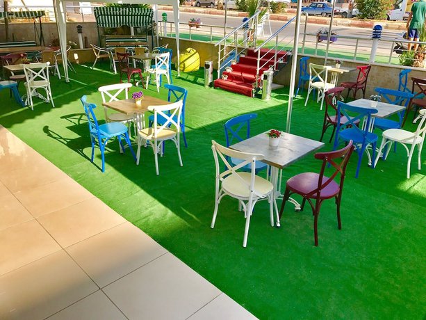 Imagen del bar/restaurante del Bir Umut Hotel. Foto 6