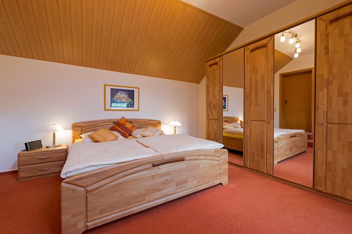 Imagen de la habitación del Birnbaumhof - Hotel Pension und Ferienwohnungen. Foto 13