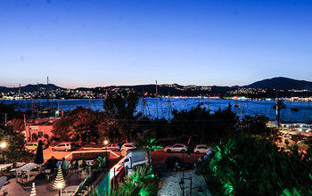 Imagen de los exteriores del Bitez Marina Hotel. Foto 3
