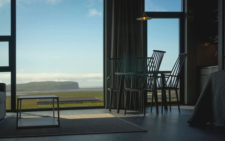 Imagen general del Black Beach Suites. Foto 1