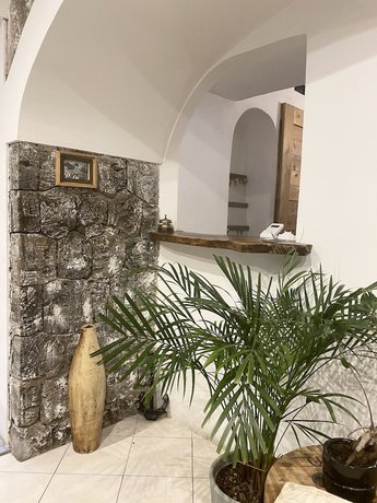 Imagen de los interiores del Black Market Hotel. Foto 17