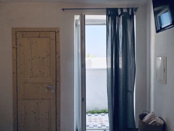 Imagen de la habitación del Black Market Hotel. Foto 11