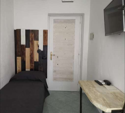 Imagen de la habitación del Black Market Hotel. Foto 16