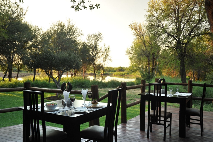 Imagen del bar/restaurante del Black Rhino Game Lodge. Foto 4