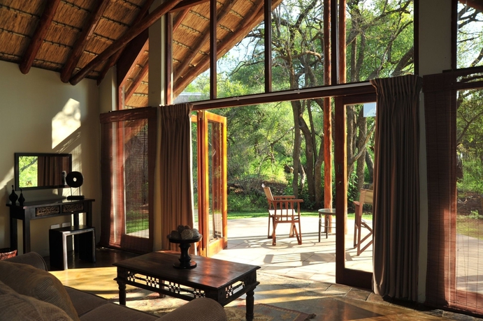 Imagen de los exteriores del Black Rhino Game Lodge. Foto 9